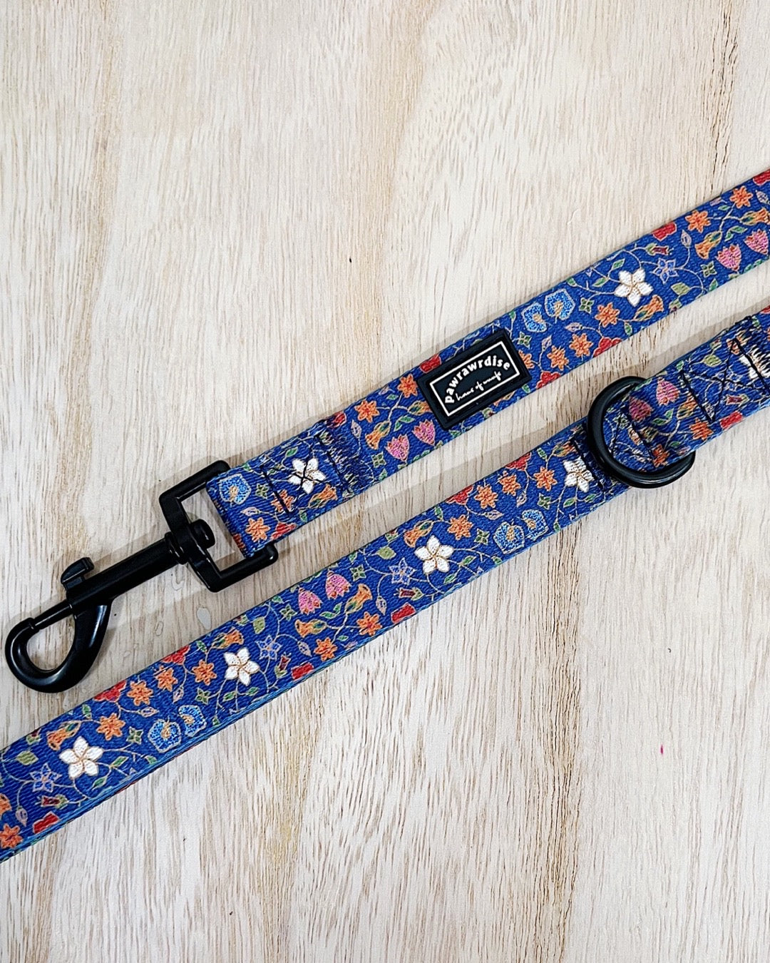 Caddy Batik Leash