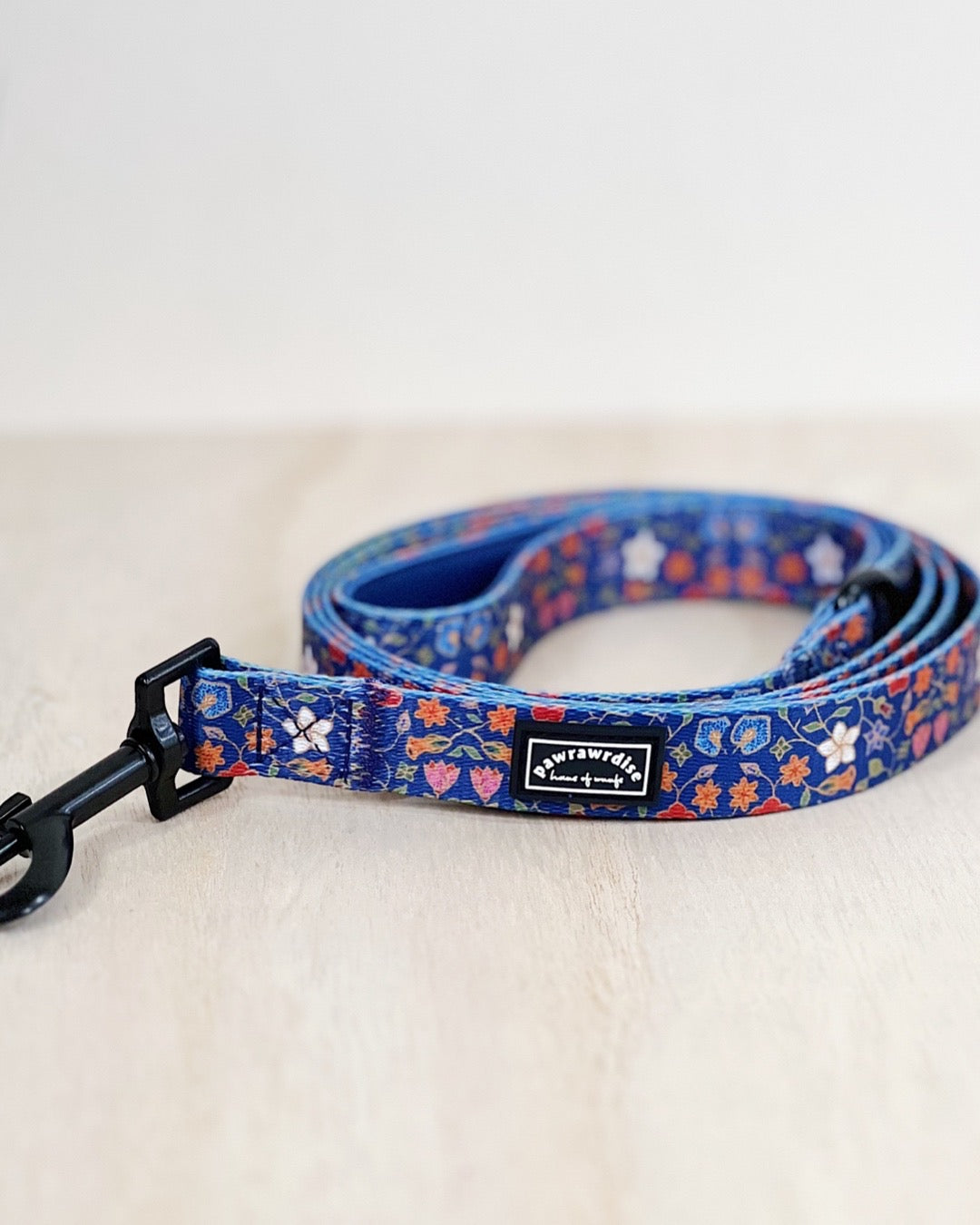 Caddy Batik Leash