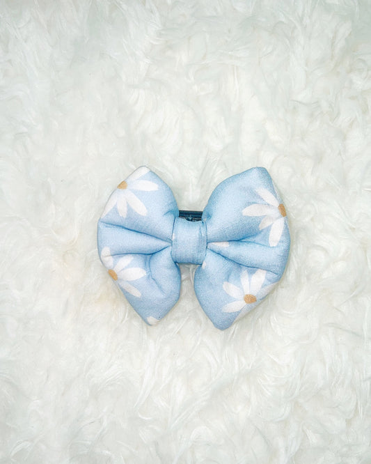 Daisy Bloom Pillow Bow