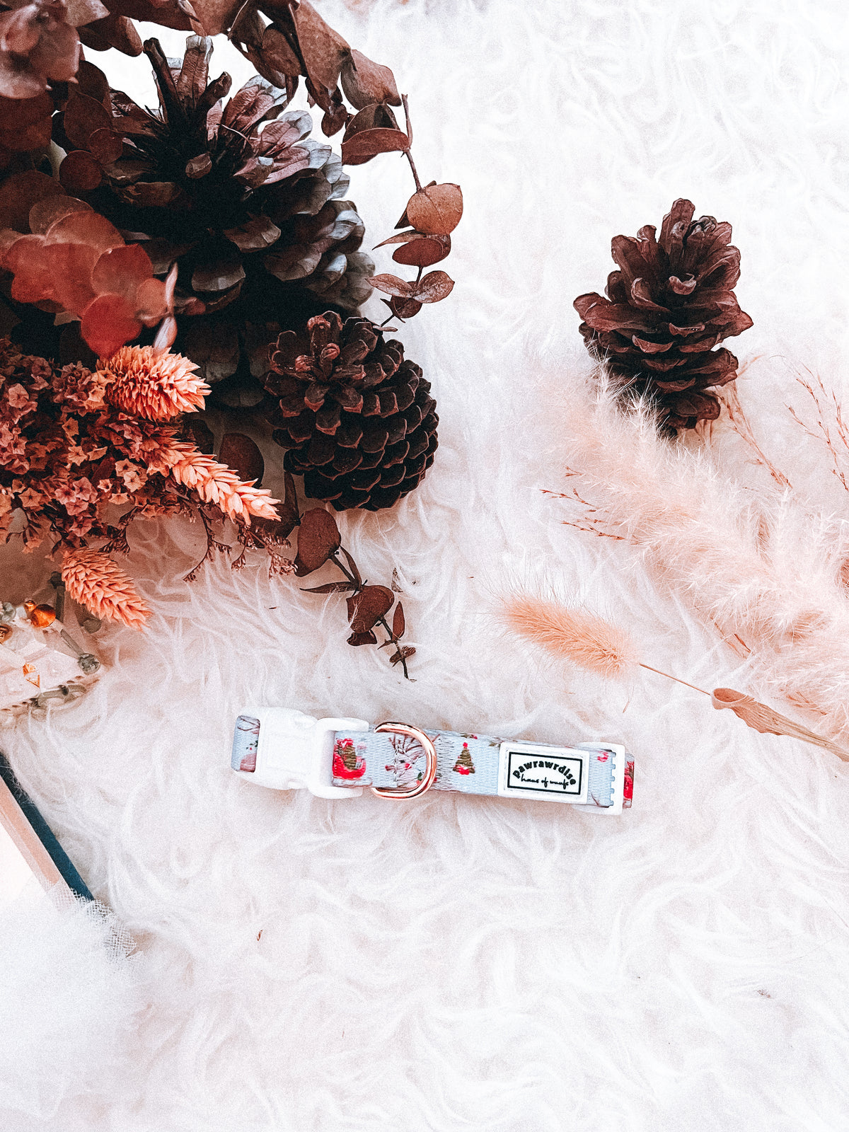 Dreamy Winter Dog Collar: adjustable dog collar with buckle, leash ring and winter-inspired print