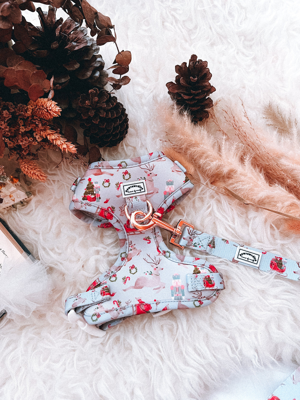 Dreamy Winter Leash: coordinating pet leash with winter-inspired print