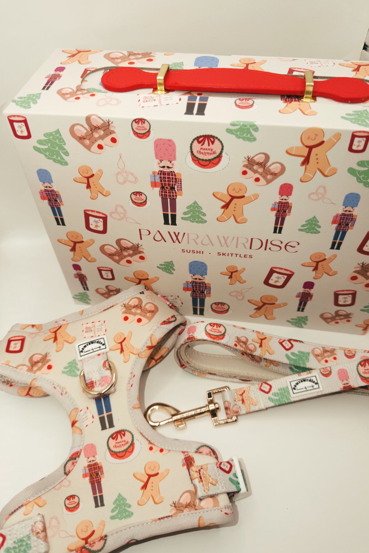 Noel's Tradition matching dog and cat harness, leash and poop bag holder gift set by Pawrawrdise