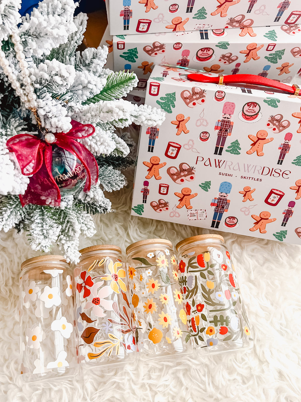 Noel's Tradition Gift Box – Pawrawrdise festive pet accessory