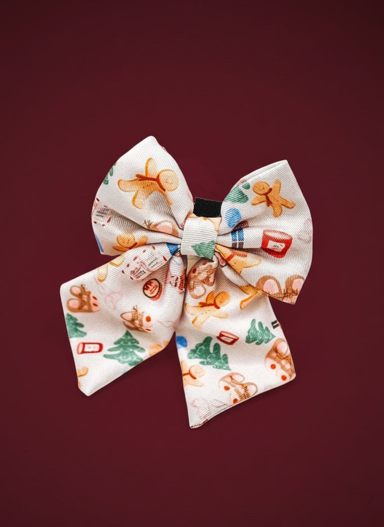 Noel’s Tradition Sailor Bow – decorative pet bow in a festive print